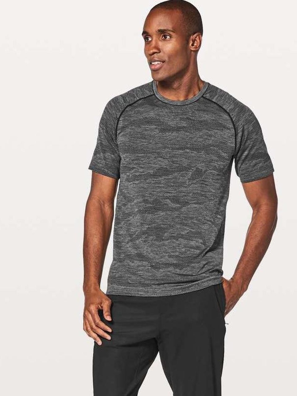Lululemon Men's Grey Shirt